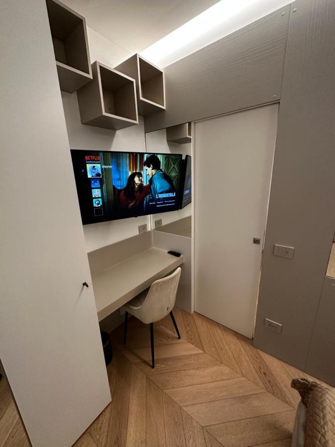 Bilocale Luxury A 50 Mt Dalla Stazione Di Milano Apartment ภายนอก รูปภาพ